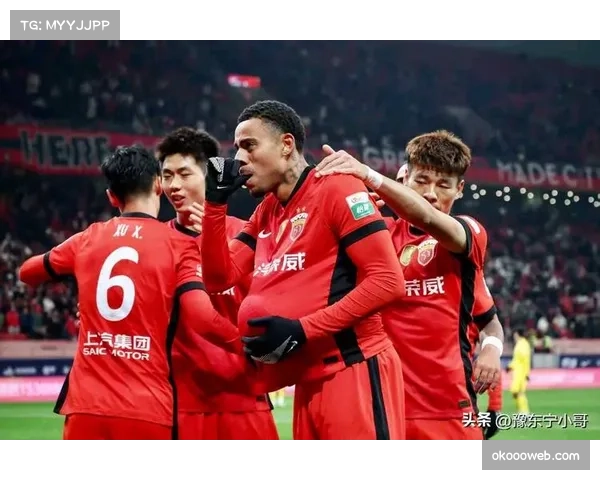 新鹏城球衣发布：阿提哈德航空广告首次亮相中超赛场